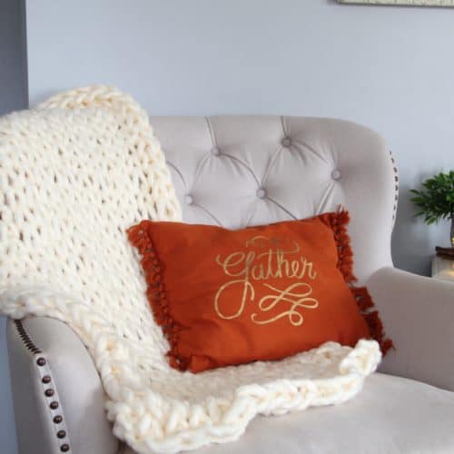 DIY Chunky Knit Blanket Tutorial