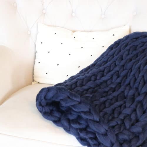 DIY Chunky Knit Blanket Tutorial – No Tools Required! (2023)